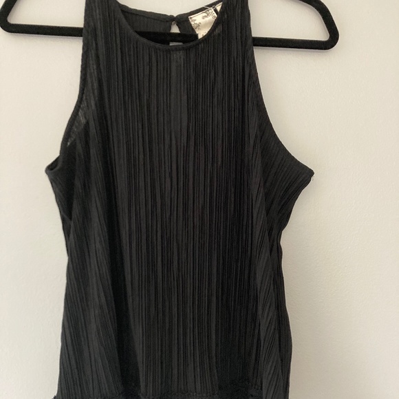 Black top - Picture 3 of 4